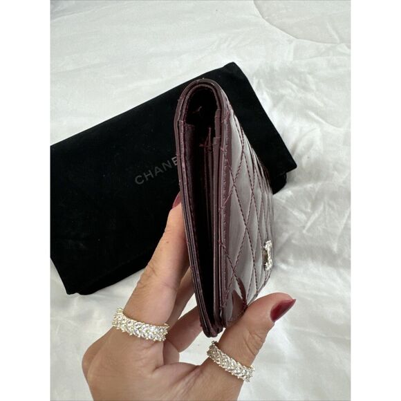 CHANEL Patent Quilted Long Wallet W/dust Bag - Picture 4 of 16